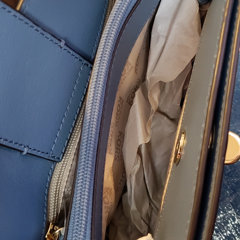 MICHAEL Kors Purse - Picture 9 of 16
